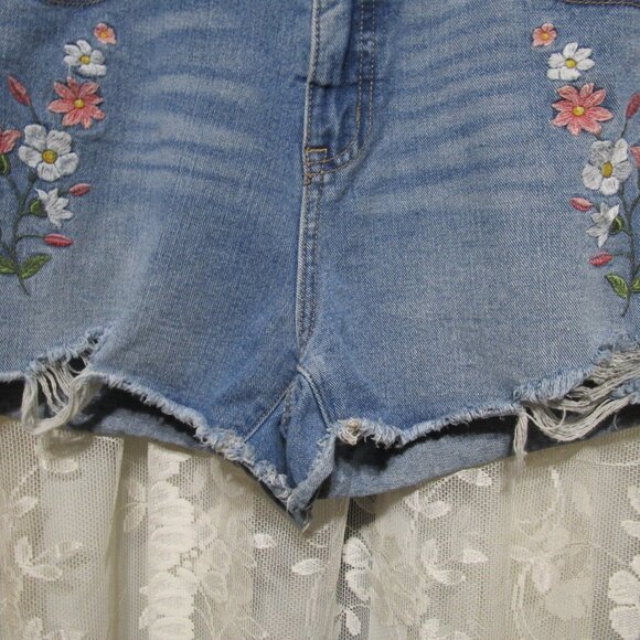 Time and Tru High Rise Floral Embroidered Denim Shorts size 10 Boho Coachella - Picture 4 of 13